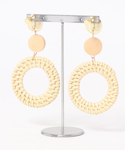 DouDou(ドゥドゥ)の「ORANGEHILL-バンブーイヤリング(イヤリング・レディース・ベージュ/ブラウン・FREE)」の3枚目の写真