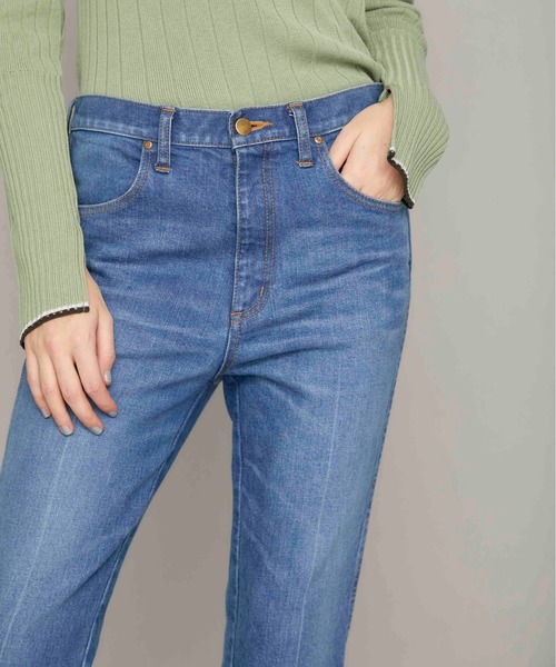 STUDIOUS(ステュディオス)の「【STUDIOUS】ライトストレッチ フレアデニム(デニムパンツ・レディース・ブラック/ライトブルー・1/2)」の12枚目の写真