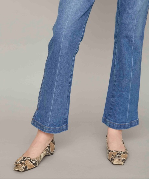 STUDIOUS(ステュディオス)の「【STUDIOUS】ライトストレッチ フレアデニム(デニムパンツ・レディース・ブラック/ライトブルー・1/2)」の10枚目の写真