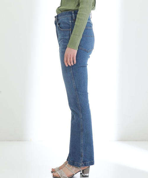 STUDIOUS(ステュディオス)の「【STUDIOUS】ライトストレッチ フレアデニム(デニムパンツ・レディース・ブラック/ライトブルー・1/2)」の22枚目の写真