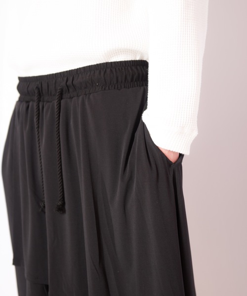 GGD（ジージーディー）の「GGD / 日本製レイヤードサルエルパンツ（スラックス・メンズ・ブラック・FREE）」の14枚目の写真