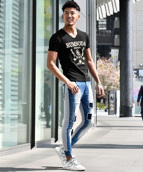JOKER(ジョーカー)の「ラインストーン半袖Tシャツ/カットソー 箔プリント Vネック(Tシャツ/カットソー・メンズ・ブラック×シルバー/ブラック×ゴールド/ホワイト×シルバー/ホワイト×ゴールド・M/L/XL)」の8枚目の写真