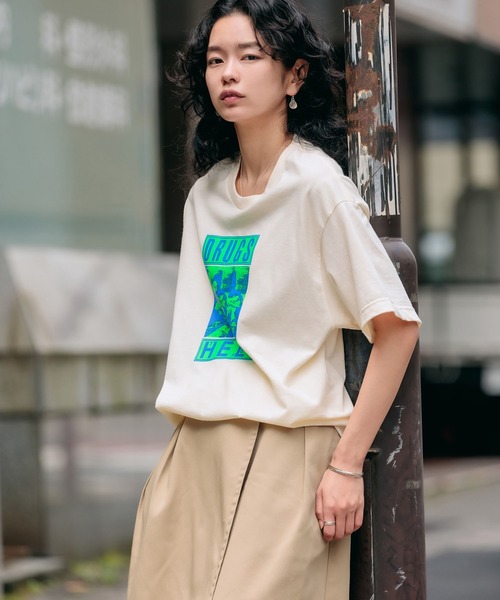 PLEASURES(プレジャー)の「PLEASURES/プレジャーズ DRUGS HELP T-SHIRT 半袖Tシャツ(Tシャツ/カットソー・メンズ・ブラック/ブルー/クリーム・M/L/XL)」の12枚目の写真