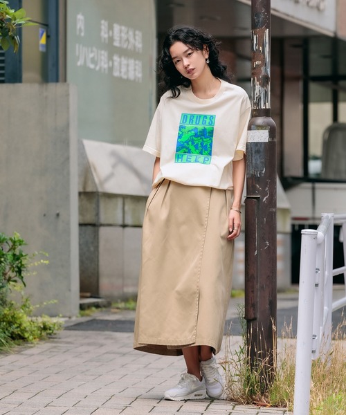 PLEASURES(プレジャー)の「PLEASURES/プレジャーズ DRUGS HELP T-SHIRT 半袖Tシャツ(Tシャツ/カットソー・メンズ・ブラック/ブルー/クリーム・M/L/XL)」の10枚目の写真