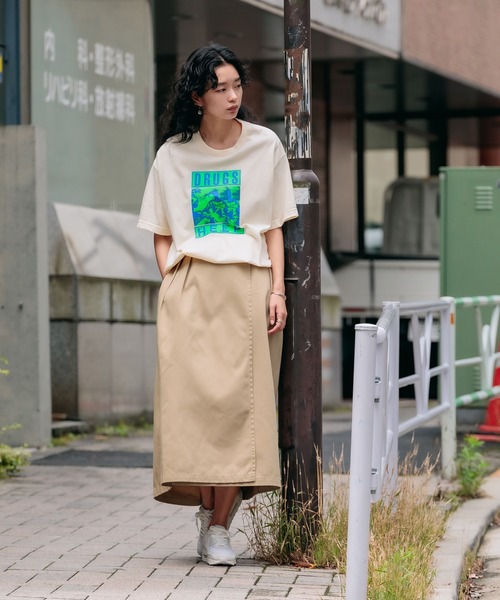 PLEASURES(プレジャー)の「PLEASURES/プレジャーズ DRUGS HELP T-SHIRT 半袖Tシャツ(Tシャツ/カットソー・メンズ・ブラック/ブルー/クリーム・M/L/XL)」の6枚目の写真