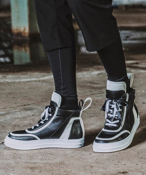 NO ID.(ノーアイディ)の「mko9436-レイヤードハイカットスニーカー(スニーカー・メンズ・ホワイト/ワイン/ブラック・40/42/44)」の2枚目の写真