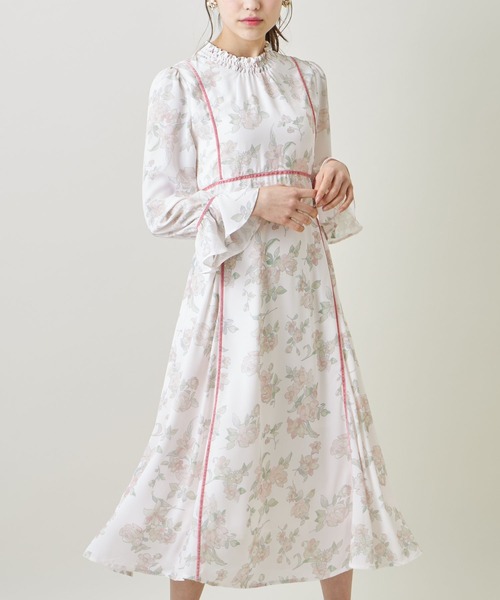 tocco closet(トッコ クローゼット)の「配色ライン入りシャーリングプチフリルネックキャンディースリーブフラワープリントワンピース(ワンピース・レディース・ピンク/イエロー・M)」の1枚目の写真