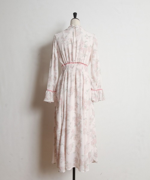 tocco closet(トッコ クローゼット)の「配色ライン入りシャーリングプチフリルネックキャンディースリーブフラワープリントワンピース(ワンピース・レディース・ピンク/イエロー・M)」の17枚目の写真