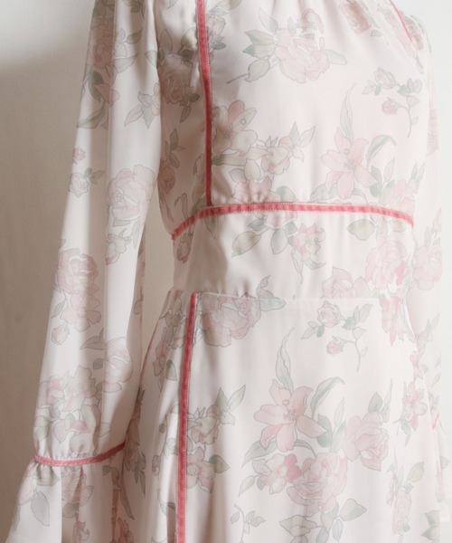 tocco closet(トッコ クローゼット)の「配色ライン入りシャーリングプチフリルネックキャンディースリーブフラワープリントワンピース(ワンピース・レディース・ピンク/イエロー・M)」の13枚目の写真