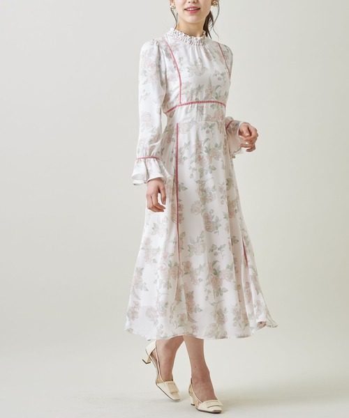 tocco closet(トッコ クローゼット)の「配色ライン入りシャーリングプチフリルネックキャンディースリーブフラワープリントワンピース(ワンピース・レディース・ピンク/イエロー・M)」の8枚目の写真