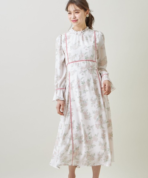 tocco closet(トッコ クローゼット)の「配色ライン入りシャーリングプチフリルネックキャンディースリーブフラワープリントワンピース(ワンピース・レディース・ピンク/イエロー・M)」の19枚目の写真