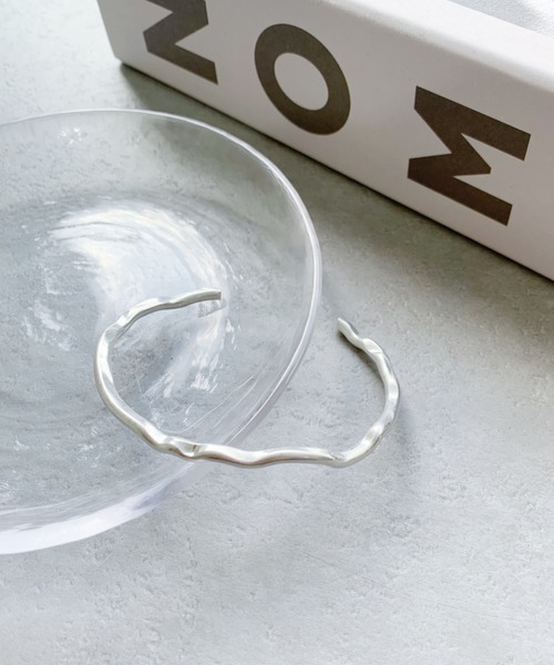 iso(イソ)の「アソートナローメタルバングル(バングル/リストバンド・レディース・その他1/その他2/その他3/その他4・FREE)」の3枚目の写真