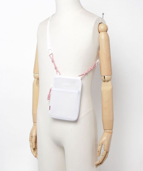 Levi's（リーバイス）の「WOMENS MINI クロスボディバッグ（ボディバッグ/ウエストポーチ・レディース・マルチ・OS）」の3枚目の写真