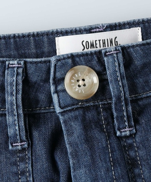 SOMETHING(サムシング)の「【SOMETHING】「COOL」 ベイカーワイドパンツ(デニムパンツ・レディース・ダークインディゴブルー・26inch/27inch/28inch/29inch)」の13枚目の写真