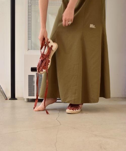 THEATRE PRODUCTS(シアタープロダクツ)の「リネン混マーメイドスカート(スカート・レディース・ブラウン/カーキ/イエロー・FREE)」の2枚目の写真