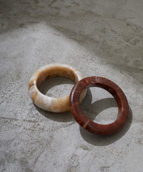 Birthday room（バースデイルーム）の「大理石風ボリュームセットバングル（バングル/リストバンド・レディース・ブラック/ブラウン/アイボリー・FREE）」の5枚目の写真