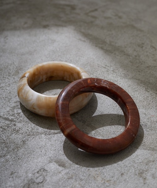 Birthday room（バースデイルーム）の「大理石風ボリュームセットバングル（バングル/リストバンド・レディース・ブラック/ブラウン/アイボリー・FREE）」の6枚目の写真