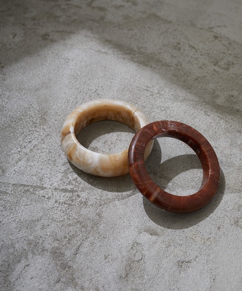 Birthday room（バースデイルーム）の「大理石風ボリュームセットバングル（バングル/リストバンド・レディース・ブラック/ブラウン/アイボリー・FREE）」の7枚目の写真