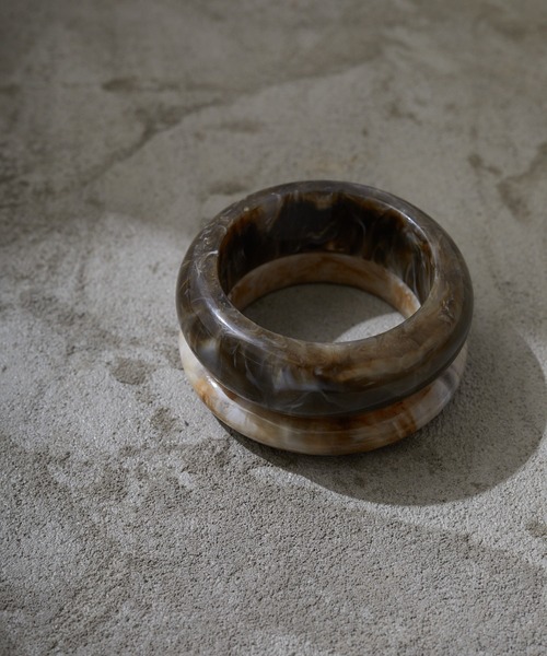 Birthday room（バースデイルーム）の「大理石風ボリュームセットバングル（バングル/リストバンド・レディース・ブラック/ブラウン/アイボリー・FREE）」の9枚目の写真