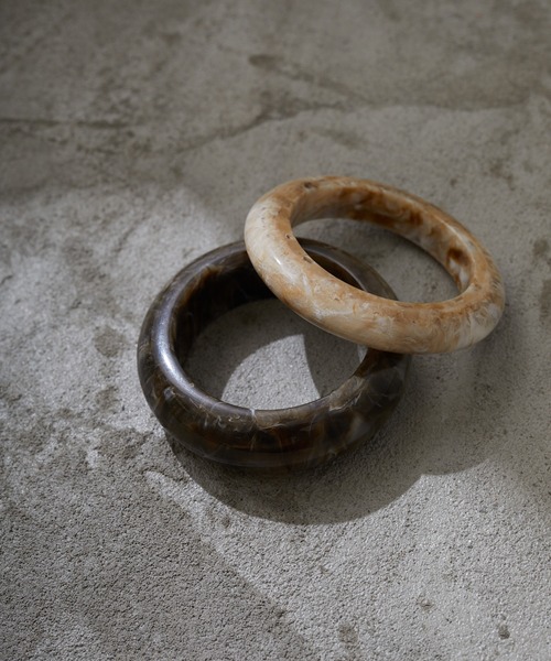 Birthday room（バースデイルーム）の「大理石風ボリュームセットバングル（バングル/リストバンド・レディース・ブラック/ブラウン/アイボリー・FREE）」の10枚目の写真