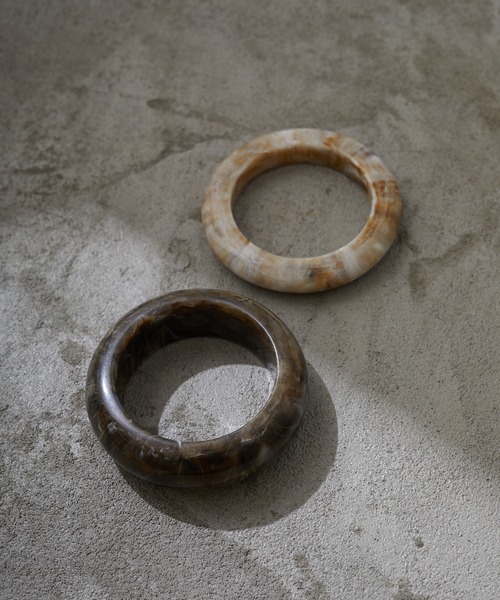 Birthday room（バースデイルーム）の「大理石風ボリュームセットバングル（バングル/リストバンド・レディース・ブラック/ブラウン/アイボリー・FREE）」の11枚目の写真