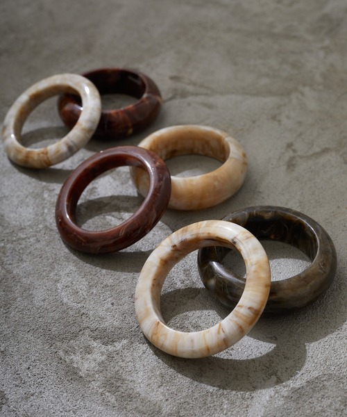 Birthday room（バースデイルーム）の「大理石風ボリュームセットバングル（バングル/リストバンド・レディース・ブラック/ブラウン/アイボリー・FREE）」の21枚目の写真