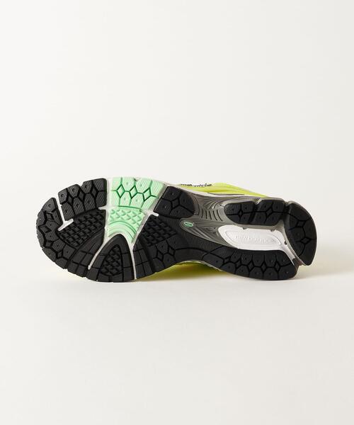 NEW BALANCE（ニューバランス）の「【国内exclusive】 ＜New Balance（ニューバランス）＞ M2002R/スニーカー（スニーカー・メンズ・ホワイト/イエロー・25cm/25.5cm/26cm/26.5cm/27cm/27.5cm/28cm/28.5cm/29cm）」の6枚目の写真