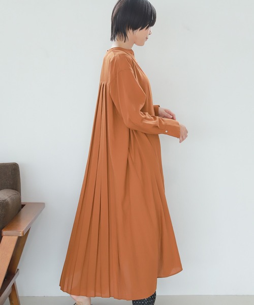 LAKOLE(ラコレ)の「バックプリーツブロードワンピース / 216484(シャツワンピース・レディース・ブラック/ベージュ/オレンジ・SMALL/MEDIUM)」の3枚目の写真