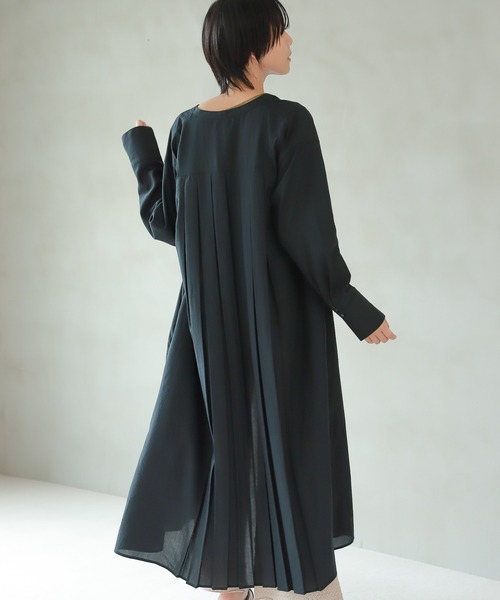 LAKOLE(ラコレ)の「バックプリーツブロードワンピース / 216484(シャツワンピース・レディース・ブラック/ベージュ/オレンジ・SMALL/MEDIUM)」の2枚目の写真