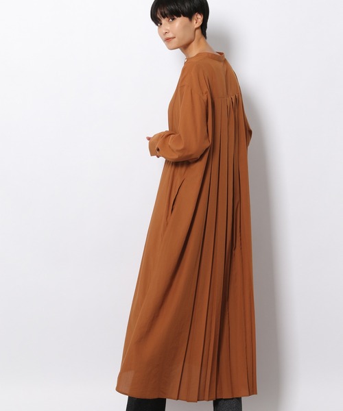 LAKOLE(ラコレ)の「バックプリーツブロードワンピース / 216484(シャツワンピース・レディース・ブラック/ベージュ/オレンジ・SMALL/MEDIUM)」の21枚目の写真