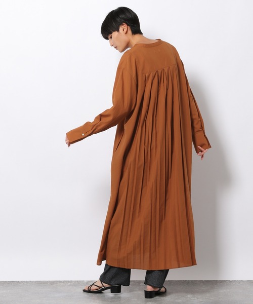 LAKOLE(ラコレ)の「バックプリーツブロードワンピース / 216484(シャツワンピース・レディース・ブラック/ベージュ/オレンジ・SMALL/MEDIUM)」の6枚目の写真