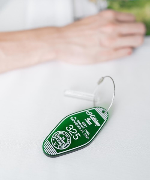 Rocky Monroe(ロッキーモンロー)の「日本製 アクリルホテルキーリング ACRYLIC HOTEL KEY HOLDER(325) AW-1298-2(キーホルダー・メンズ・ブラック/レッド/ブルー/グリーン/クリアブラック/クリア・ONESIZE)」の4枚目の写真