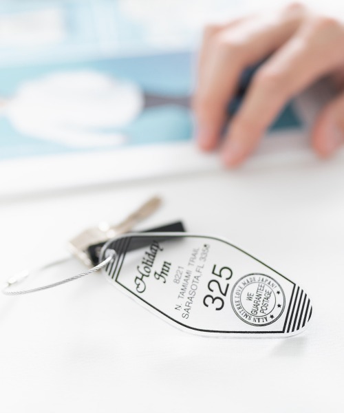 Rocky Monroe(ロッキーモンロー)の「日本製 アクリルホテルキーリング ACRYLIC HOTEL KEY HOLDER(325) AW-1298-2(キーホルダー・メンズ・ブラック/レッド/ブルー/グリーン/クリアブラック/クリア・ONESIZE)」の3枚目の写真