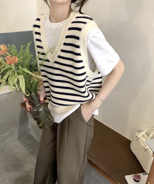 MANGROVE(マングローブ)の「Vネックストライプニットベスト(ベスト・レディース・ブラック/アイボリー・FREE)」の22枚目の写真