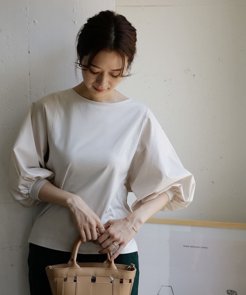 URBAN RESEARCH DOORS（アーバンリサーチドアーズ）の「ボリュームスリーブプルオーバー（Tシャツ/カットソー・レディース・ブラック/カーキ/ライトベージュ・ONE）」の20枚目の写真