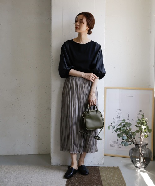 URBAN RESEARCH DOORS（アーバンリサーチドアーズ）の「ボリュームスリーブプルオーバー（Tシャツ/カットソー・レディース・ブラック/カーキ/ライトベージュ・ONE）」の6枚目の写真