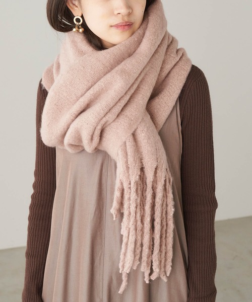 Chaco closet（チャコ クローゼット）の「もこもこボリュームマフラー（マフラー・レディース・チャコールグレー/カーキ/レッド/ブラウン/グリーン/ライトグレー/ブルー/モカ/ブラック/オレンジ/グレイッシュベージュ/ネイビー/マスタード/ピンクベージュ/チェリーピンク/ライトグリーン/アイボリー/ベージュ/グレイッシュブルー・FREE）」の16枚目の写真