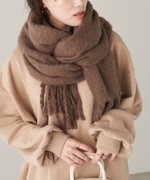 Chaco closet（チャコ クローゼット）の「もこもこボリュームマフラー（マフラー・レディース・チャコールグレー/カーキ/レッド/ブラウン/グリーン/ライトグレー/ブルー/モカ/ブラック/オレンジ/グレイッシュベージュ/ネイビー/マスタード/ピンクベージュ/チェリーピンク/ライトグリーン/アイボリー/ベージュ/グレイッシュブルー・FREE）」の2枚目の写真