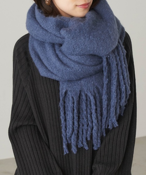 Chaco closet（チャコ クローゼット）の「もこもこボリュームマフラー（マフラー・レディース・チャコールグレー/カーキ/レッド/ブラウン/グリーン/ライトグレー/ブルー/モカ/ブラック/オレンジ/グレイッシュベージュ/ネイビー/マスタード/ピンクベージュ/チェリーピンク/ライトグリーン/アイボリー/ベージュ/グレイッシュブルー・FREE）」の14枚目の写真