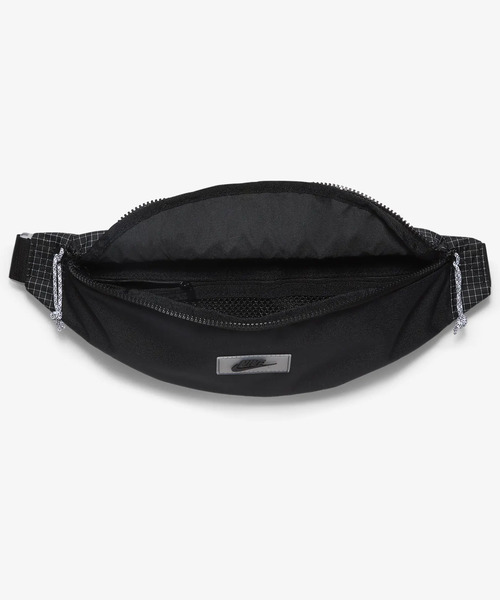 NIKE(ナイキ)の「NIKE/ナイキ ヒップバック DJ1620-010(ボディバッグ/ウエストポーチ・メンズ・ブラック×ブラック・FREE)」の8枚目の写真