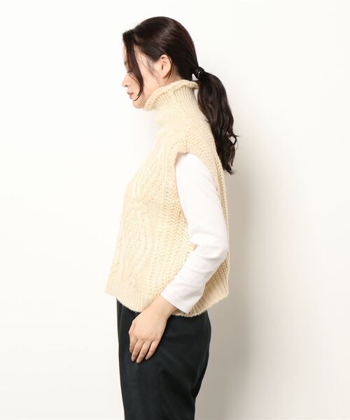 BLUEEAST（ブルーイースト）の「タートルネックケーブルニットベスト（ベスト・レディース・ブラック/ベージュ/ブルー/オレンジ・MEDIUM）」の5枚目の写真