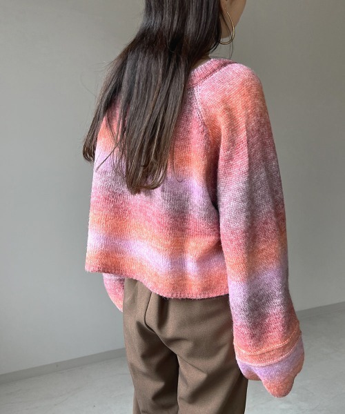 Bab（バブ）の「グラデーションショートニットプルオーバー（ニット/セーター・レディース・ピンク/ブルー・FREE）」の4枚目の写真