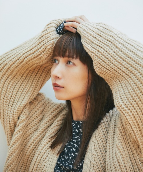 and R（アンドアール）の「ボリュームカーディガン（カーディガン/ボレロ・レディース・グレー/オフホワイト/ライトブラウン・FREE）」の3枚目の写真