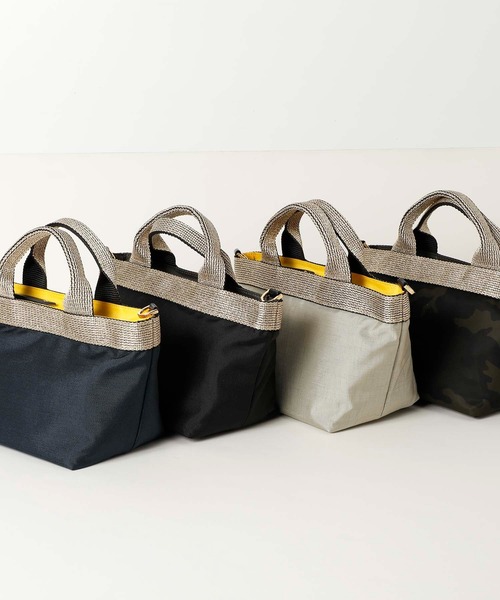 VIOLAd'ORO（ヴィオラドーロ）の「【VIOLAd'ORO/ヴィオラドーロ】GINO ナイロントートバッグS（ショルダーバッグ・レディース・ブラック/カーキ/グレイッシュベージュ/ネイビー・FREE）」の13枚目の写真