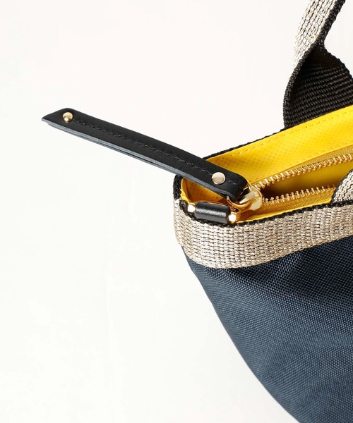 VIOLAd'ORO（ヴィオラドーロ）の「【VIOLAd'ORO/ヴィオラドーロ】GINO ナイロントートバッグS（ショルダーバッグ・レディース・ブラック/カーキ/グレイッシュベージュ/ネイビー・FREE）」の8枚目の写真