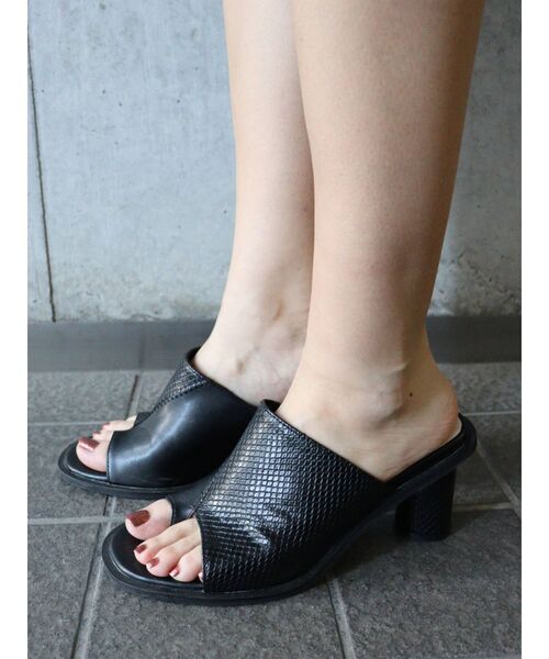 MURUA（ムルーア）の「センターステッチサンダル（サンダル・レディース・ブラック/ベージュ・35/36/37）」の6枚目の写真