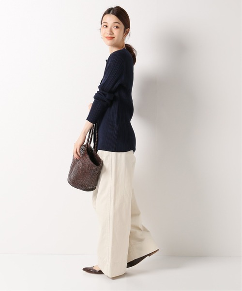 IENA（イエナ）の「コットンサテンワイドチノパンツ（チノパンツ・レディース・ネイビー/アイボリー・38/36/34）」の4枚目の写真