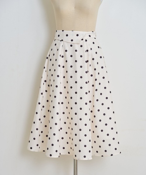 tocco closet(トッコ クローゼット)の「ウエスト切り替えデザインドットフレアスカート(スカート・レディース・ブラック/アイボリー・M/S)」の15枚目の写真
