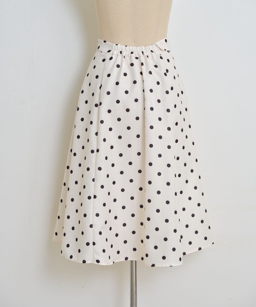 tocco closet(トッコ クローゼット)の「ウエスト切り替えデザインドットフレアスカート(スカート・レディース・ブラック/アイボリー・M/S)」の17枚目の写真