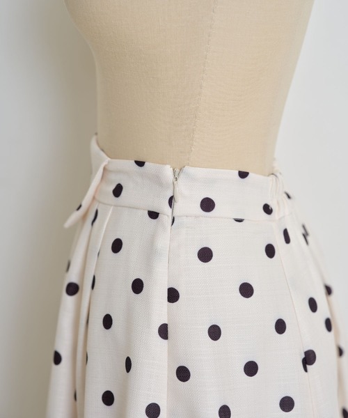 tocco closet(トッコ クローゼット)の「ウエスト切り替えデザインドットフレアスカート(スカート・レディース・ブラック/アイボリー・M/S)」の19枚目の写真